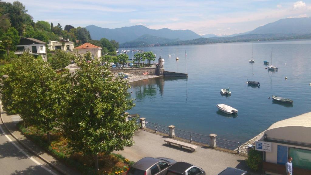 Lago Maggiore Lesa Bagian luar foto
